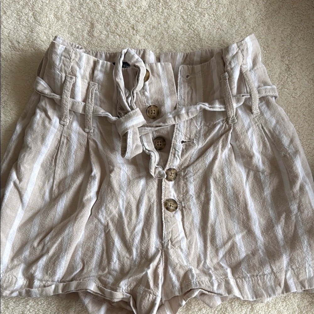 Abercrombie women’s high rise paper bag shorts